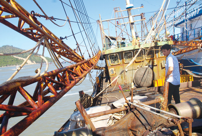 Tàu BĐ 99179 do Cty TNHH Đại Nguyên Dương đóng bị gỉ sét, hư hỏng nặng.