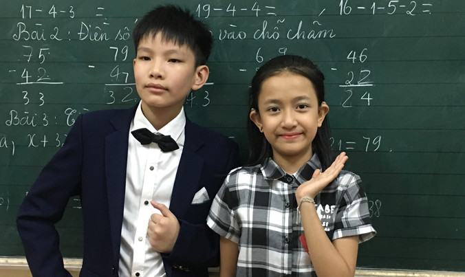 Học sinh Vũ Đăng Hiếu và Lê Phương Anh. Ảnh: Nghiêm Huê.