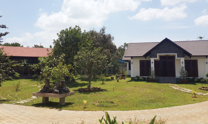 Khu nhà vườn được xây dựng quy mô trên đất nông nghiệp của ông Đấu.