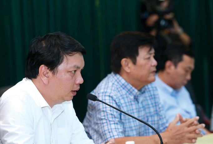 Tổng thư ký VFF Lê Hoài Anh trả lời báo chí sau cuộc làm việc của VFF, Hội đồng HLV quốc gia và HLV Hữu Thắng. Ảnh: VSI.