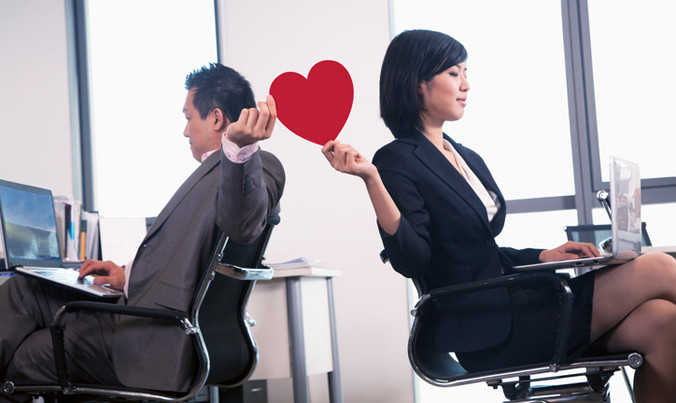 Đồng nghiệp yêu nhau sẽ thực hiện tốt công việc hơn