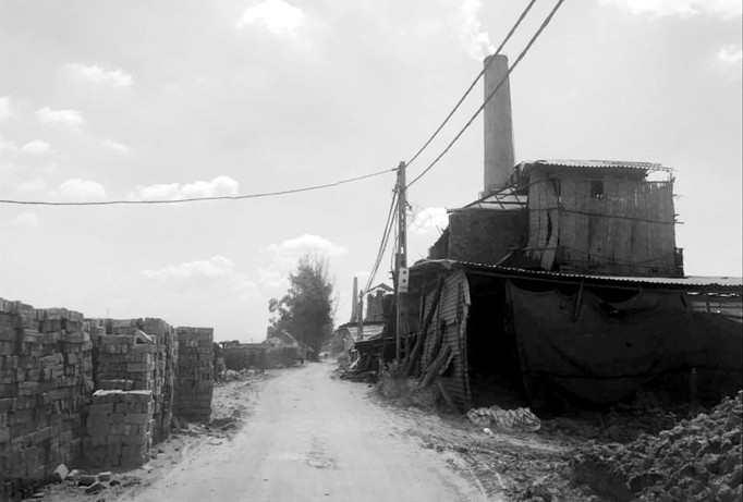 Lò gạch vẫn xả khói tại xã Võng Xuyên, Phúc Thọ, Hà Nội.