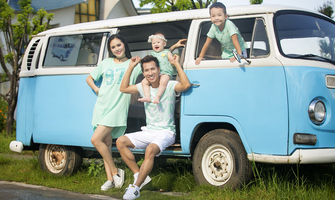 Gia đình hai ca sĩ Lê Anh Dũng - Lê Trinh. Ảnh: NVCC.