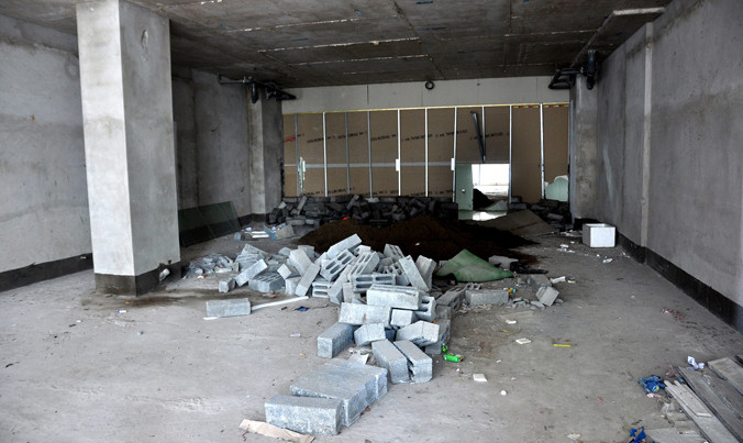 Cư dân dự án Golden West (Thanh Xuân, Hà Nội) tố chủ đầu tư không thực hiện đúng cam kết ban đầu, cắt bớt tiện ích, bịt ô thoáng các tầng tòa nhà.