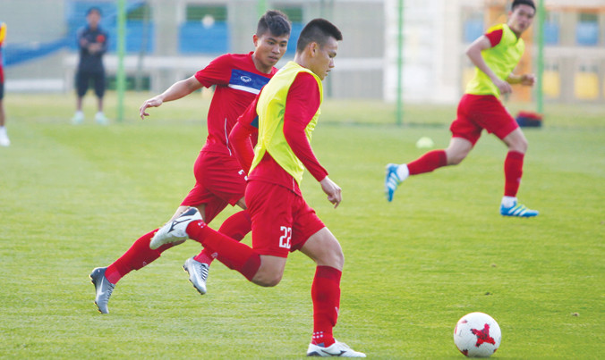 Các cầu thủ U20 Việt Nam trong buổi tập cuối cùng chiều 21/5, chuẩn bị cho trận ra quân gặp U20 New Zealand vào chiều nay, 22/5. Ảnh: Ái Xuân.