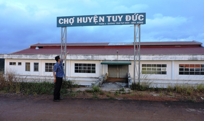 Chợ huyện Tuy Đức bỏ hoang.