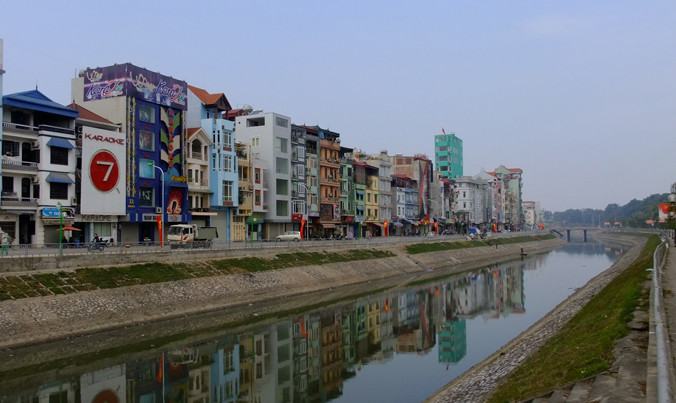 Sông Tô Lịch-Hà Nội. Ảnh: Hồng Vĩnh.