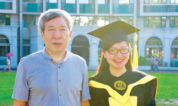 Dịch giả Minh Thương (phải) và nhà văn Diêm Liên Khoa.