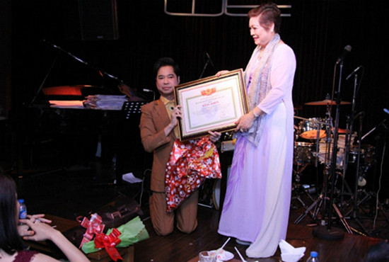 Phong thần cho ca sĩ