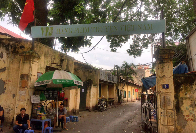 Sau cổ phần hoá, mặt tiền của hãng phim nhanh chóng được cho thuê. Ảnh: Nguyên Khánh.