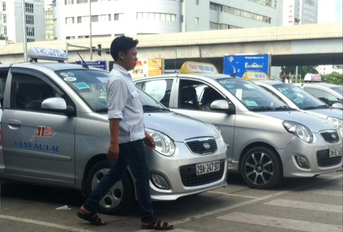 Theo Sở GTVT Hà Nội, sau quý II/2018 nếu DN taxi không tham gia trung tâm điều hành chung sẽ bị đề nghị cắt dịch vụ tổng đài.