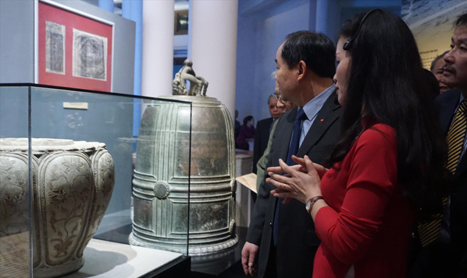 Các chuyên gia hàng đầu về khảo cổ, lịch sử đều cho rằng việc giám định cổ vật là công việc cực kỳ khó khăn. Ảnh: Nguyên Khánh.