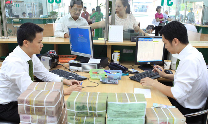 Một số NHTM nhỏ đã bắt đầu tăng lãi suất trong khi các “ông lớn” ngồi yên.