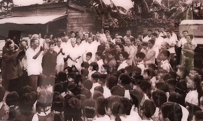 Tổng Bí thư Lê Duẩn trong một lần về thăm quê.