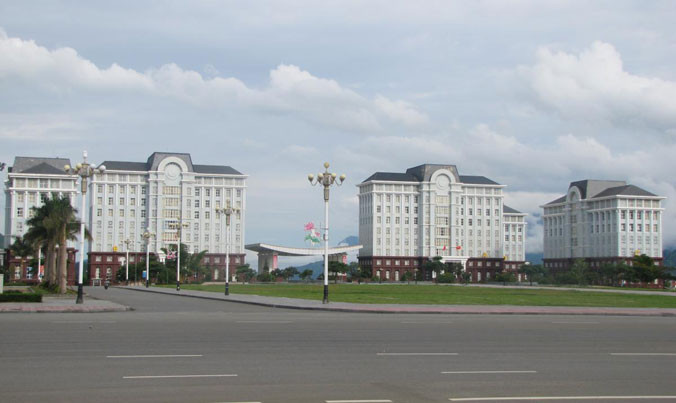 Trụ sở UBND tỉnh Lai Châu nằm trong trung tâm hành chính - chính trị. Ảnh: Hồng Vĩnh.