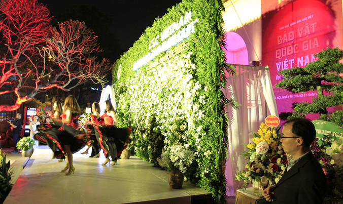 Một bữa tiệc hoành tráng được tổ chức trong khuôn viên Bảo tàng Lịch sử Quốc gia Việt Nam tối 10/4. Ảnh: Trường Phong.