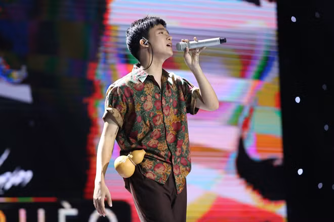 Bùi Công Nam chỉ khai thác những khía cạnh lãng mạn nhất của Chí Phèo để đưa vào bài hát. Ảnh: Windy.