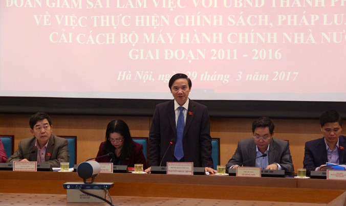 Ông Nguyễn Khắc Định, chủ nhiệm Ủy ban pháp luật tại buổi làm việc. Ảnh: H.Đ.