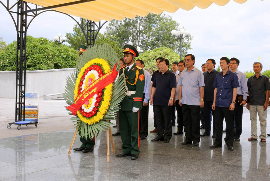 Dâng hương Anh hùng liệt sĩ, tri ân người giữ đất biên cương