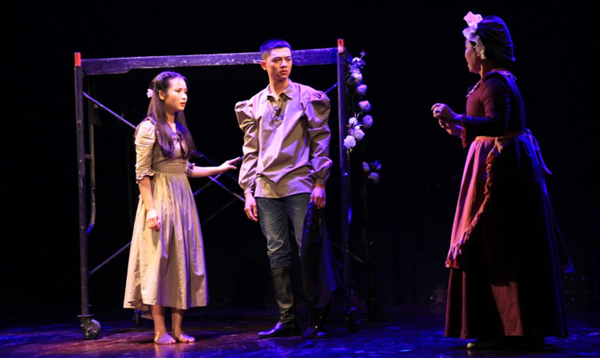 Đạo diễn hy vọng trong quá trình luyện tập, lo lắng về diễn viên vơi đi nhiều​. Ảnh: Kim Thúy.