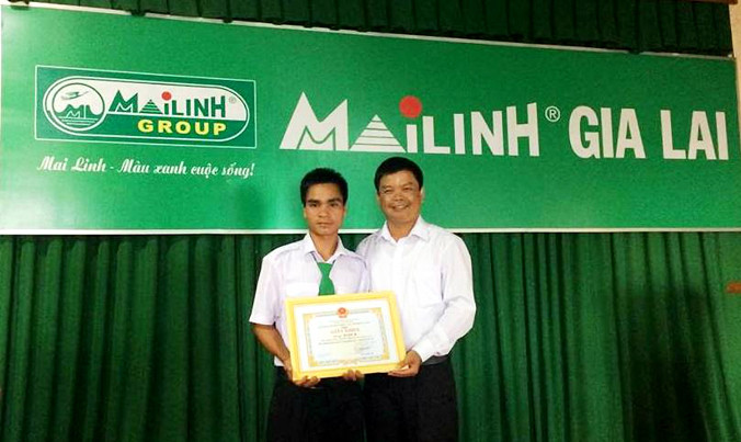 Tài xế taxi trả lại khách hơn 100 triệu đồng.