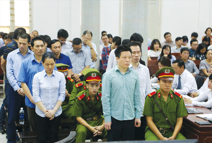 Các bị cáo tại tòa.