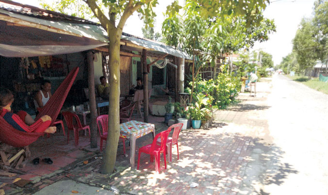 Nhiều gia đình ở khu dân cư nghèo nay là nạn nhân của bão đa cấp.