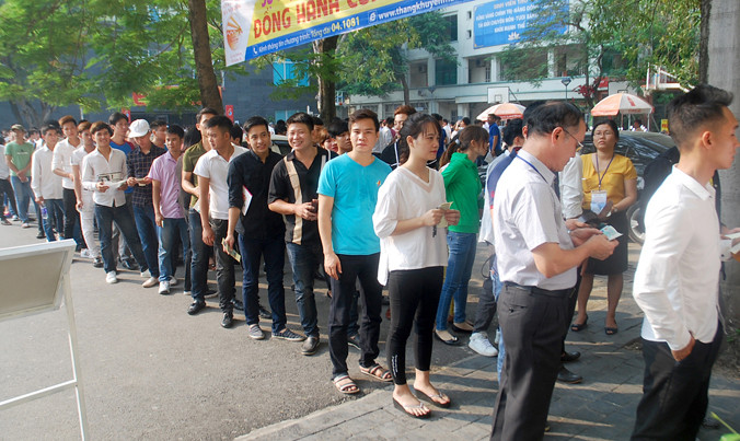 Năm 2016, hơn 21.000 người dự thi tiếng Hàn để chọn ra 2.100 người được sang Hàn Quốc làm việc. Ảnh: Nhị Kiều.