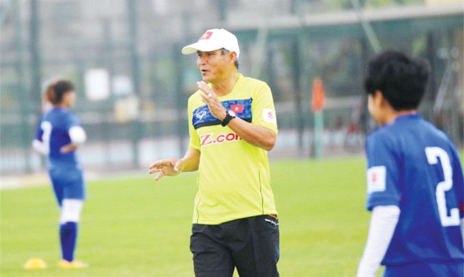 Thày trò HLV Mai Đức Chung tích cực chuẩn bị cho vòng loại giải vô địch nữ châu Á. Ảnh: Trọng Đức.