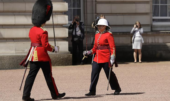 Cô gái 24 tuổi làm đội trưởng đội cận vệ Hoàng gia Anh