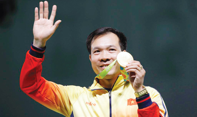 Hoàng Xuân Vinh với HCV danh giá.