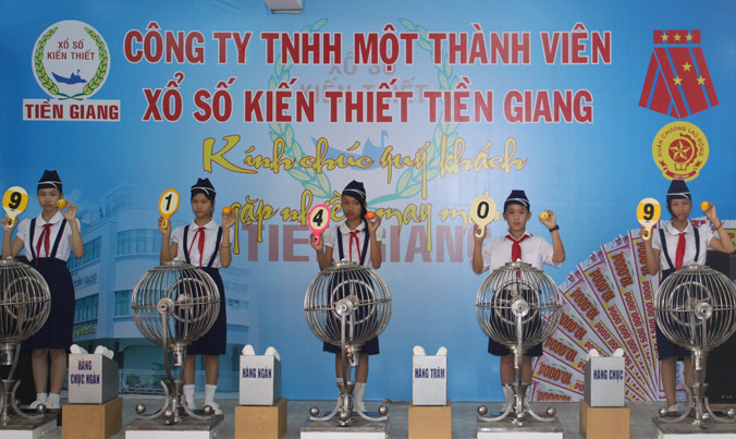 Một lần quay số mở thưởng của Cty Xổ số Kiến thiết Tiền Giang.