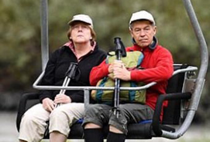 Bà Merkel cùng chồng đi chơi núi.