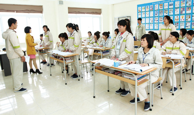 Những người làm việc trong nghề chăm sóc sức khỏe sẽ có nhiều cơ hội đi làm việc tại các nước phát triển. (Ảnh một khóa học của điều dưỡng, hộ lý trước khi sang Nhật Bản làm việc).