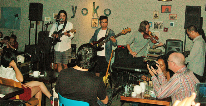 Các quán nhạc thu hút khách và các nghệ sĩ nước ngoài. Ảnh: T.N.A.