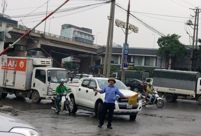 Một ca gác của anh Thư. Ảnh: Quỳnh Nga.