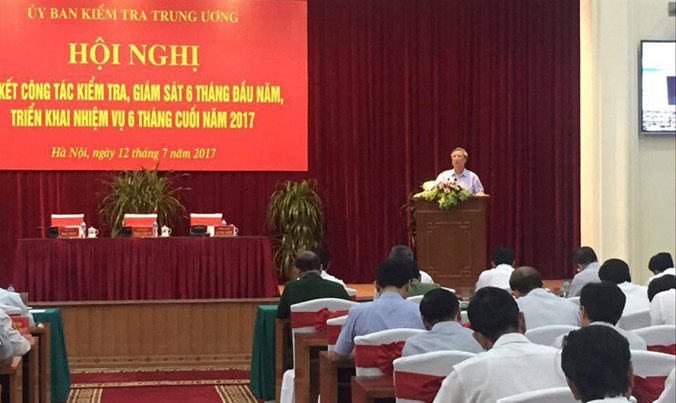 Chủ nhiệm Ủy ban Kiểm tra Trung ương Trần Quốc Vượng phát biểu tại hội nghị.