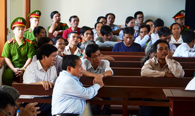 Những người có liên quan tại phiên tòa.