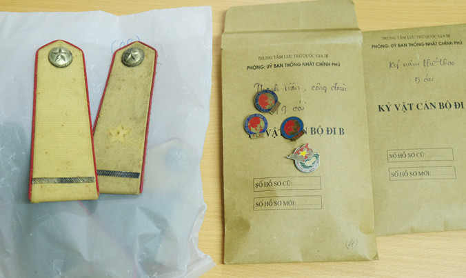 Kỷ vật cán bộ đi B được bảo quản, lưu giữ cẩn thận.