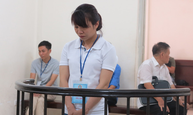 Triệu Thị Phương Loan trước vành móng ngựa.