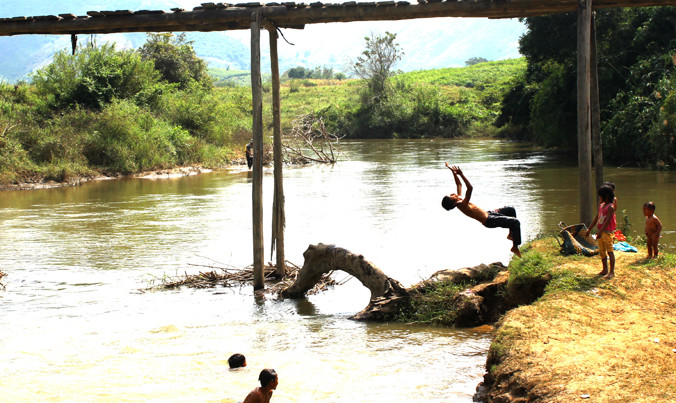 Nhiều vụ đuối nước thương tâm đã xảy ra khi trẻ em đi tắm ở sông suối.
