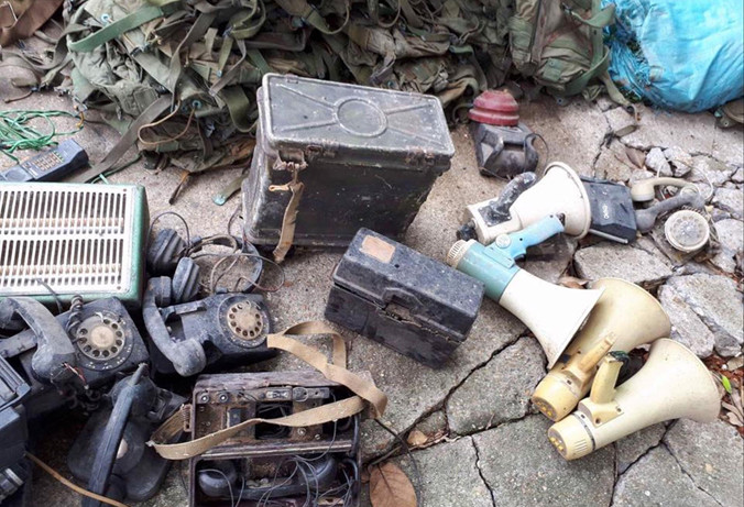 Nhiều nghệ sỹ bức xúc vì kho đạo cụ của Hãng phim bị dọn dẹp và chuyển đi xa. Ảnh: Vũ Huy.