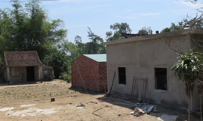 Nhiều ngôi nhà, công trình trái phép mọc lên trên đất dự án nhằm trục lợi tiền giải tỏa đền bù.