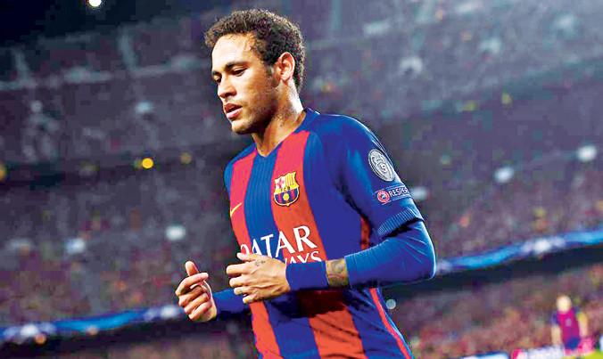 Neymar nhận thẻ đỏ trong trận thua Malaga vòng 30 La Liga.