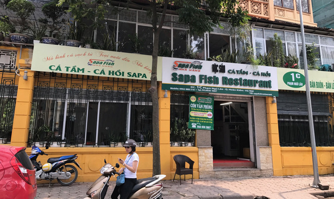 Nhà hàng đua nhau mọc lên trong bảo tàng lịch sử Quốc gia. Ảnh: Minh Tuấn.