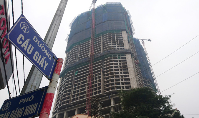 Người mua nhà khổ sở vì chủ đầu tư chậm tiến độ. Ảnh: Như Ý.