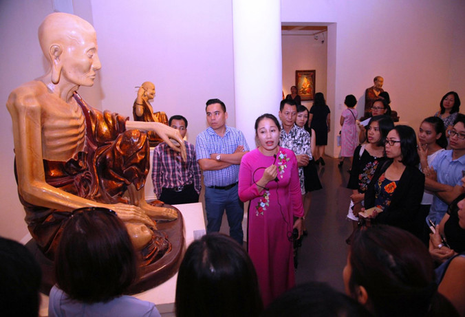 Các đơn vị lữ hành cho rằng việc thuyết minh viên trực tiếp tại bảo tàng đã không còn phù hợp. Ảnh: Minh Phượng.