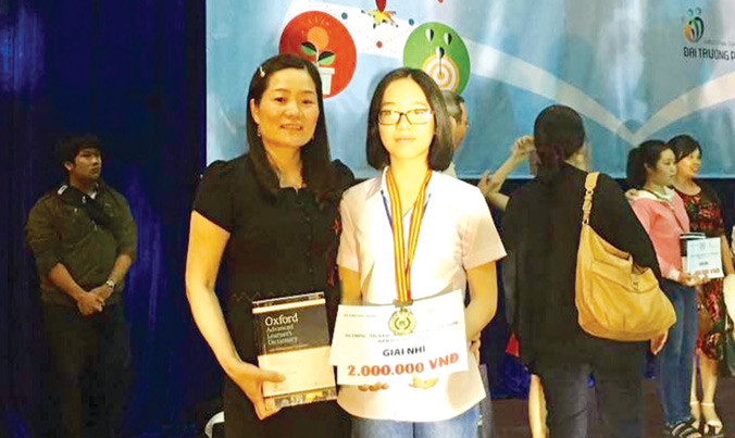 Đặng Quỳnh Giao tại một cuộc thi Olympic tiếng Anh Quốc gia.