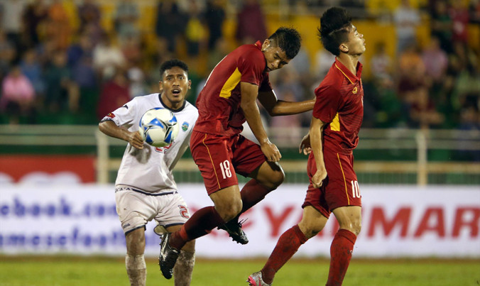 Hà Đức Chinh (giữa) có thể được trao cơ hội trên hàng công ĐT U22 tại SEA Games 29 nếu duy trì phong độ tốt. Ảnh: VSI.