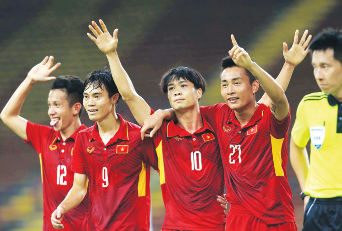 Các học trò HLV Hữu Thắng sẽ giành vé vào bán kết sớm nếu vượt qua U22 Indonesia ở trận đấu tối nay. Ảnh: VSI.